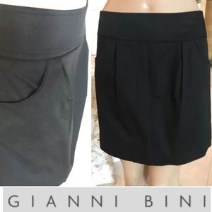BNWT GIANNI BINI Pleated Black Mini Skirt